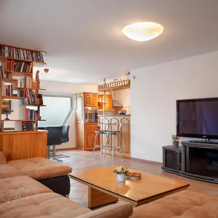 Moai Home Apartman Sarvar Exterior photo