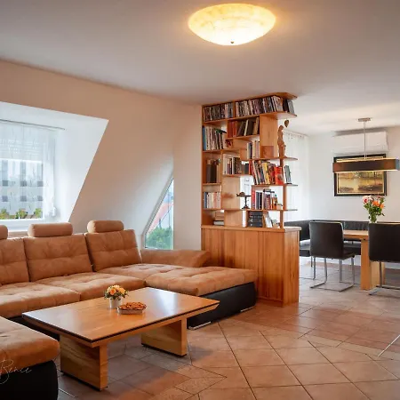 Moai Home Apartman Sarvar Exterior photo