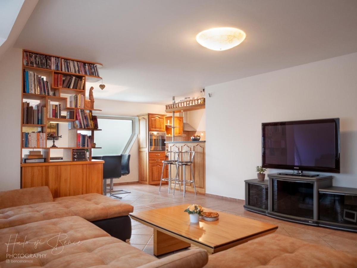 Moai Apartment *