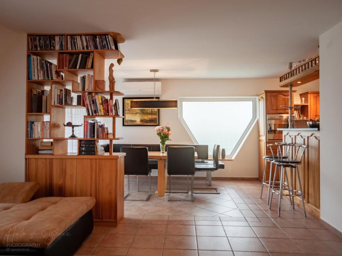 Apartment Moai