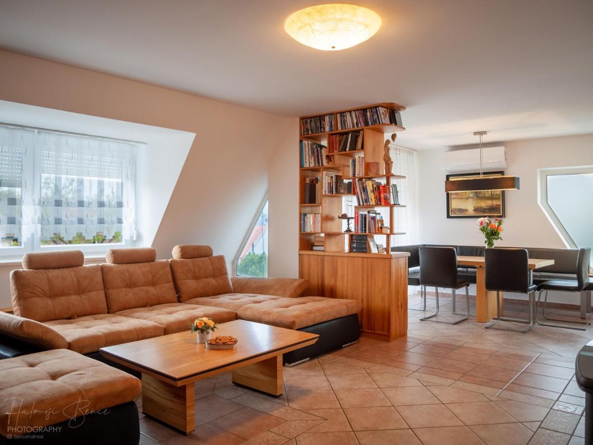 Moai Apartment Sarvar