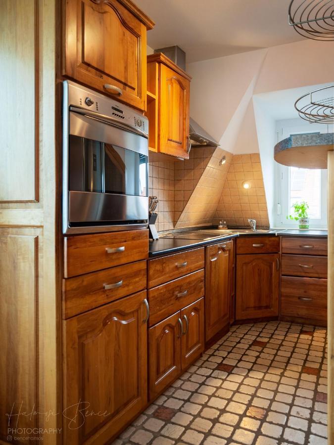 Moai Apartment *